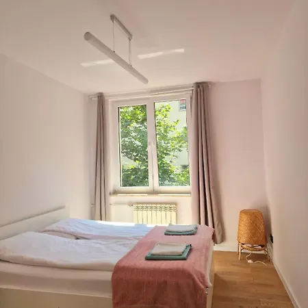 Stepinska Royal 2 Bedroom شقة *